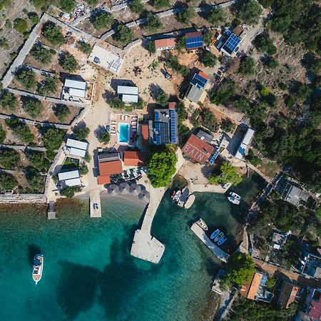 Beach House Danica - Resort & Tavern Bain, Free Transport, Pool, Island Of Zut - Kornati Pristanisce Extérieur photo