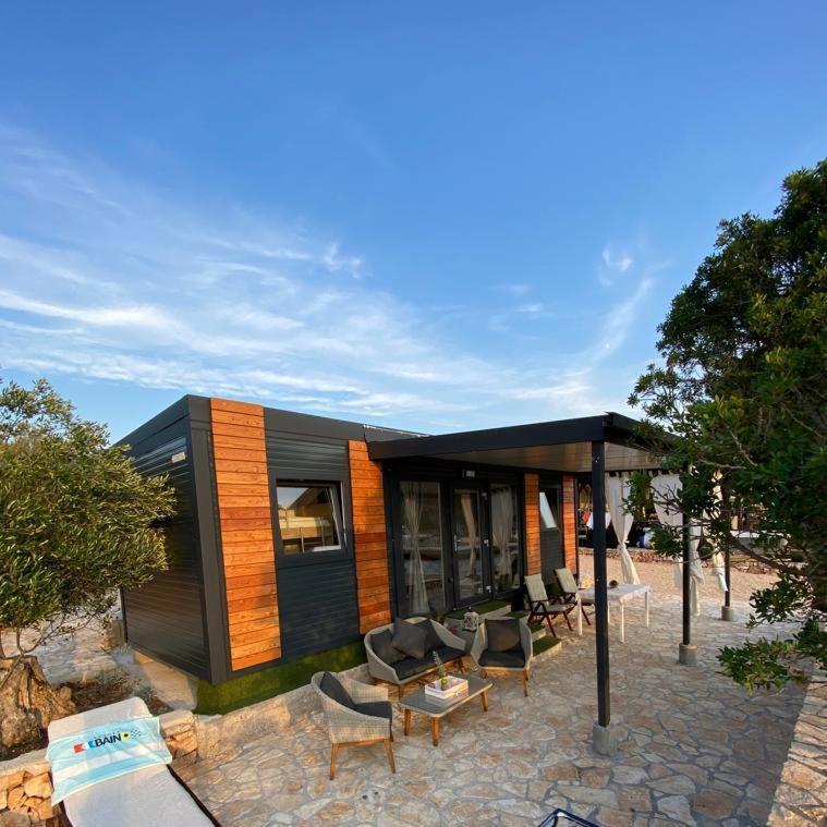 Beach House Danica - Resort & Tavern Bain, Free Transport, Pool, Island Of Zut - Kornati Pristanisce Extérieur photo