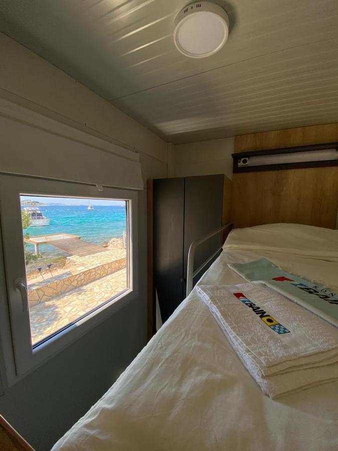 Beach House Danica - Resort & Tavern Bain, Free Transport, Pool, Island Of Zut - Kornati Pristanisce Extérieur photo