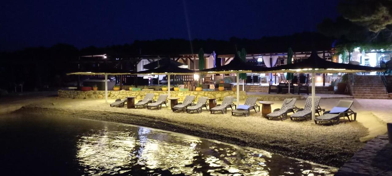 Beach House Danica - Resort & Tavern Bain, Free Transport, Pool, Island Of Zut - Kornati Pristanisce Extérieur photo