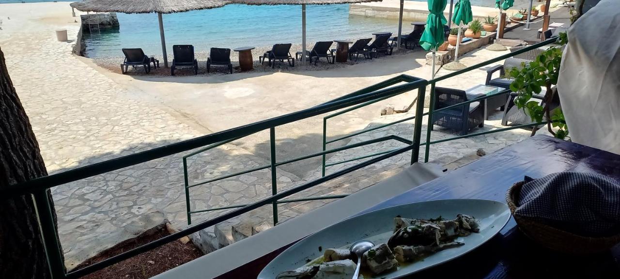 Beach House Danica - Resort & Tavern Bain, Free Transport, Pool, Island Of Zut - Kornati Pristanisce Extérieur photo